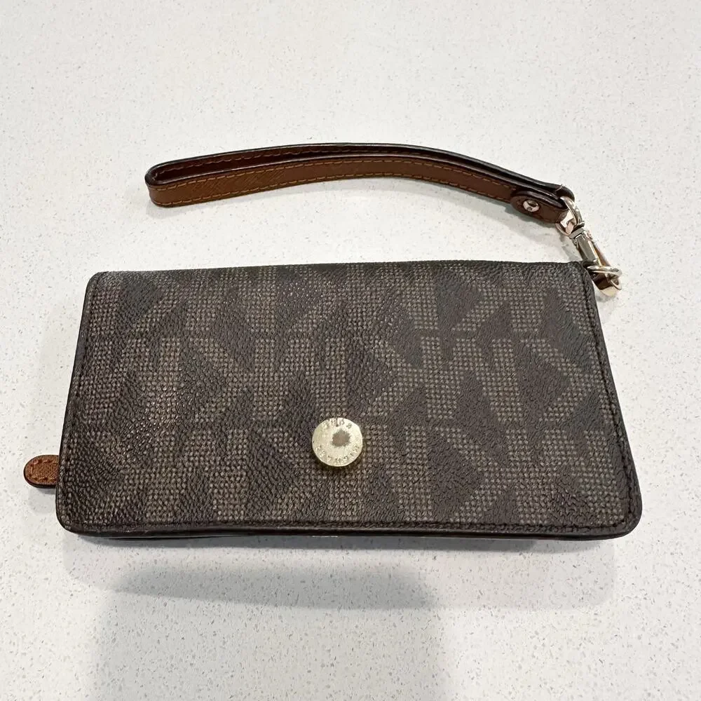 Michael Kors Jet Set Travel Large Signature Logo Smartphone Wallet in Brown
